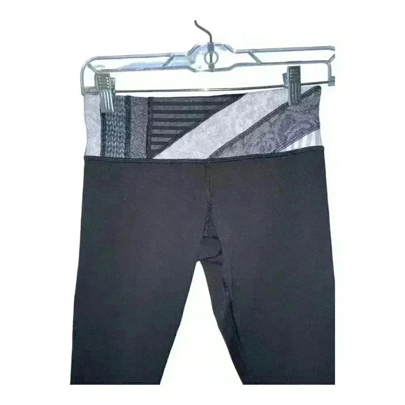 Lululemon Wunder Under Reversible Black/Gray Cropped Leggings, Sizes 4 - Picture 3 of 10